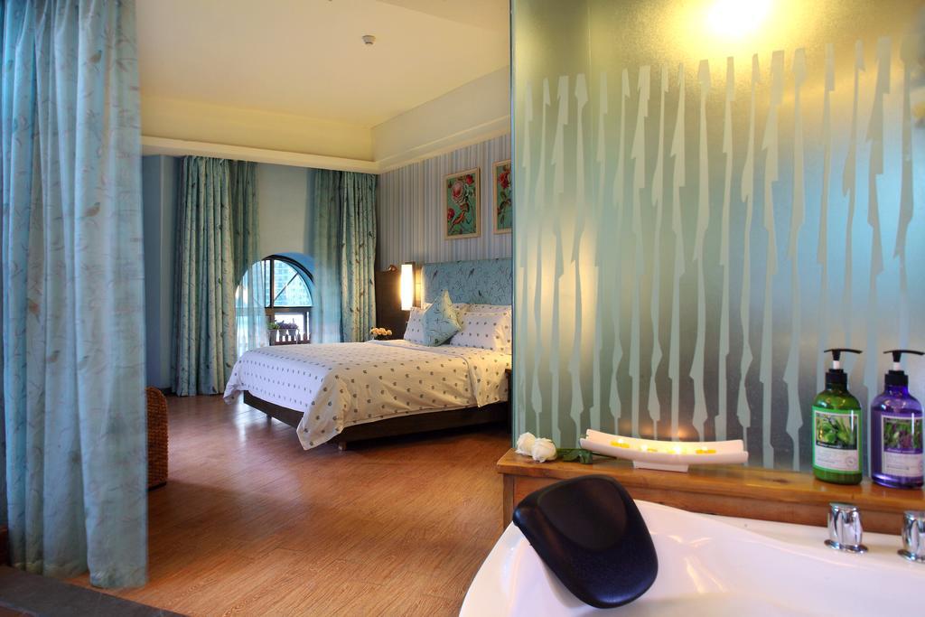 Forest City Resort Hotel Haikou  Room photo